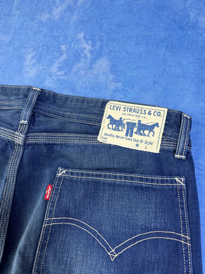 Levi's 2000s Denim Shorts L