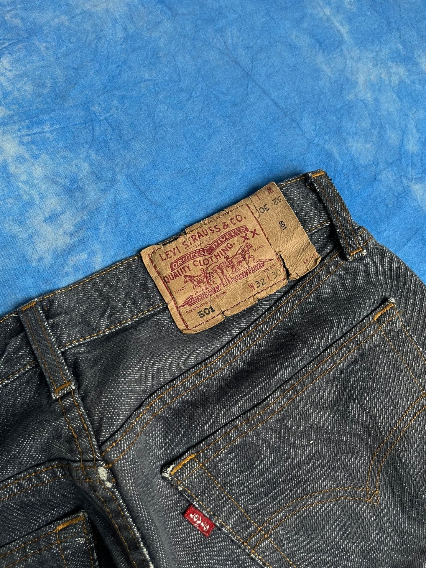 Jeansy Grafitowe Levi's 501 z 2001r W32 L30 | Piggy Boxer Vintage Shop