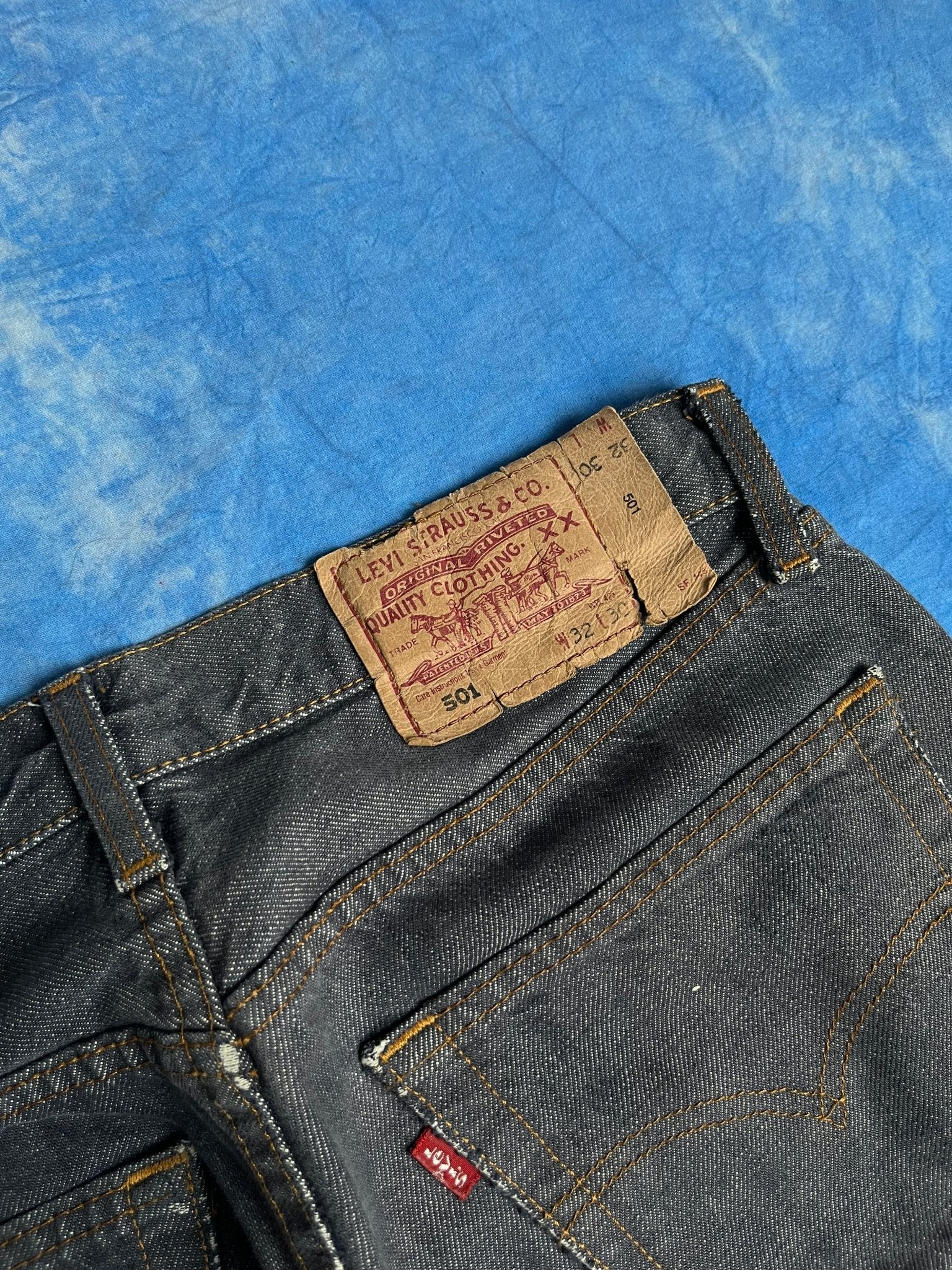 Jeansy Grafitowe Levi's 501 z 2001r W32 L30 | Piggy Boxer Vintage Shop