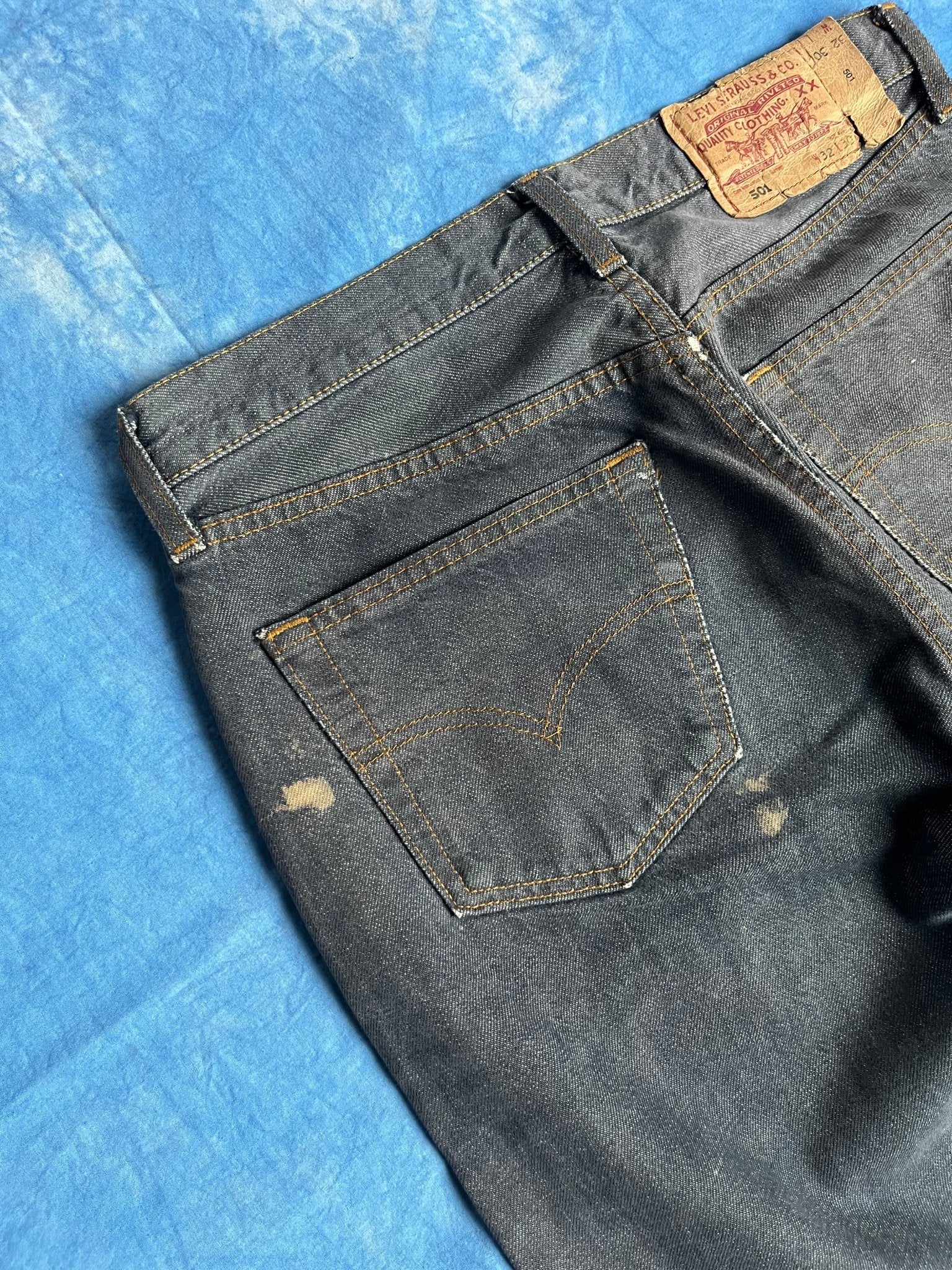 Jeansy Grafitowe Levi's 501 z 2001r W32 L30 | Piggy Boxer Vintage Shop