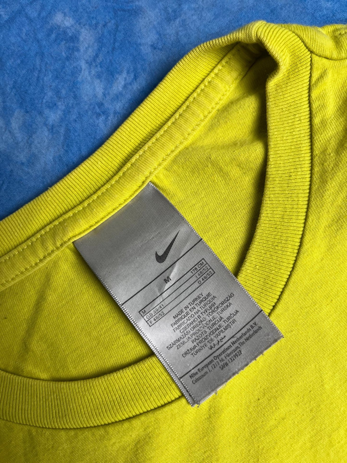 Koszulka Kanarkowa Nike Big Logo Swosh 00s M | Piggy Boxer Vintage Shop